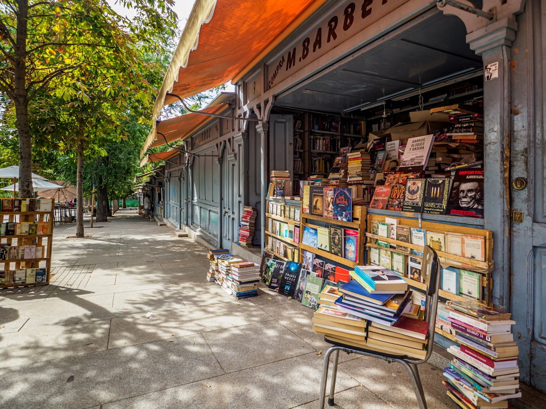 Photo Antiques, Store